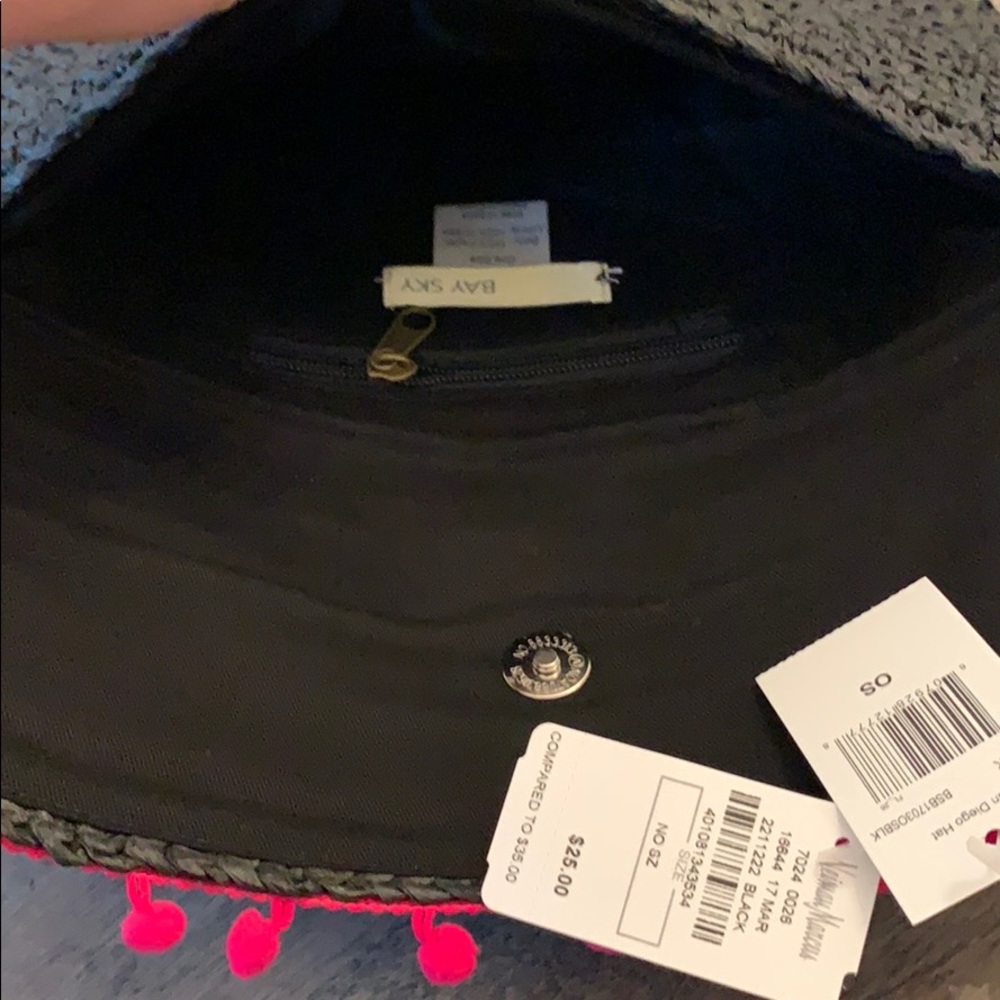Black straw-like clutch with pink Pom-Pom trim - Picture 4 of 5